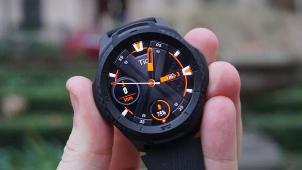 Recensione Ticwatch S2: Display